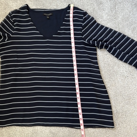 Banana Republic Blue and White Bell Sleeve lined Blouse Size L - Picture 5 of 7